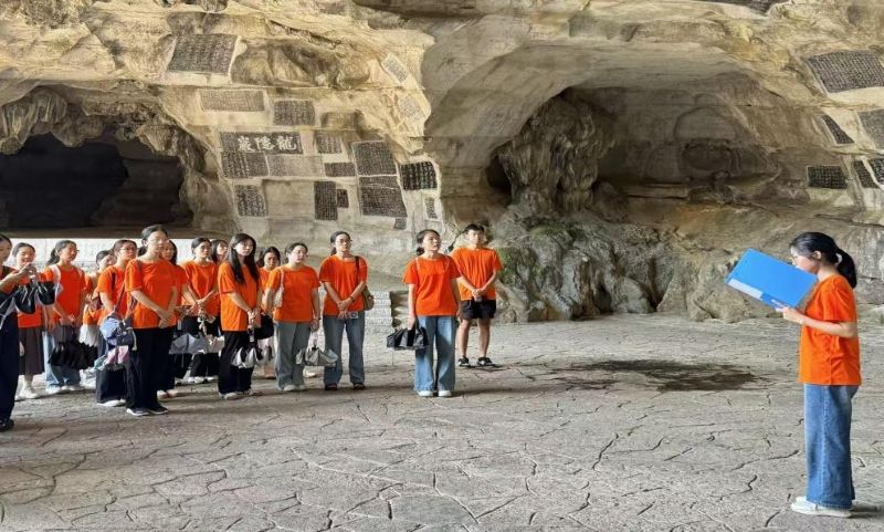 经济管理学院第六期青马班开展“...